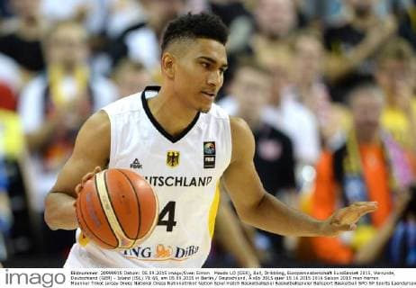Maodo LO (GER), Ball, Dribbling, Europameisterschaft EuroBasket 2015, Vorrunde, Deutschland (GER) - Island (ISL) 71:65, am 05.09.2015 in Berlin Deutschland, Â