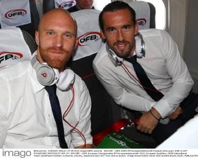 SOCCER - UEFA EURO EM Europameisterschaft Fussball 2016 quali, SWE vs AUT SCHWECHAT,AUSTRIA,07.SEP.15 - SOCCER - UEFA European Championship EM Europameisterschaft 2016, European Qualifiers, OEFB international match Länderspiel Sweden vs Austria, preview, departure team AUT from Vienna airport. Image shows Robert Almer and Christian Fuchs (AUT). GEPAxpictures xChristianxOrt