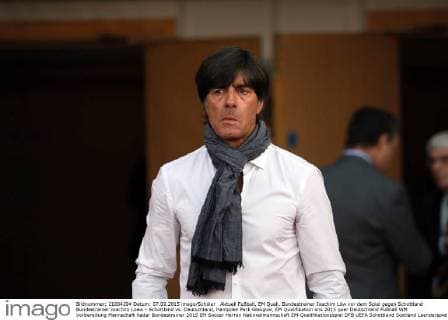 Aktuell Fußball, EM Quali, Bundestrainer Joachim Löw vor dem Spiel gegen Schottland Bundestrainer Joachim Loew - Schottland vs. Deutschland, Hampden Park Glasgow, EM Qualifikation