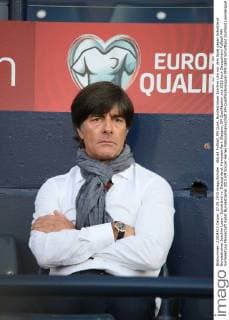 Aktuell Fußball, EM Quali, Bundestrainer Joachim Löw vor dem Spiel gegen Schottland Bundestrainer Joachim Loew - Schottland vs. Deutschland, Hampden Park Glasgow, EM Qualifikation