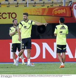 Aktuell Fußball, Training Nationalteam Spanien Spain Nationalteam training session. In this picture, Mata, Pique and Pedrito. xPABLOGARCiAx 