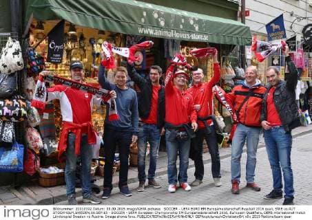 SOCCER - UEFA EURO EM Europameisterschaft Fussball 2016 quali, SWE vs AUT STOCKHOLM,SWEDEN,08.SEP.15 - SOCCER - UEFA European Championship EM Europameisterschaft 2016, European Qualifiers, OEFB international match Länderspiel Sweden vs Austria. Image shows fans. GEPAxpictures xChristianxOrt