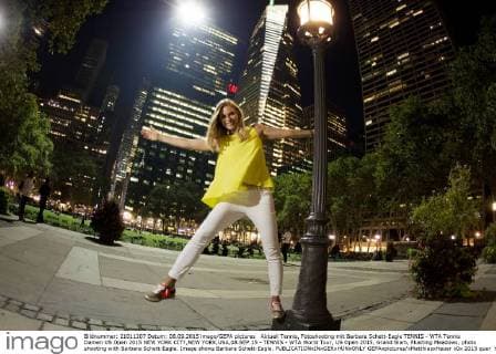 Aktuell Tennis, Fotoshooting mit Barbara Schett-Eagle TENNIS - WTA Tennis Damen US Open 2015 NEW YORK CITY,NEW YORK,USA,08.SEP.15 - TENNIS - WTA World Tour, US Open 2015, Grand Slam, Flushing Meadows, photo shooting with Barbara Schett-Eagle. Image shows Barbara Schett-Eagle. GEPAxpictures xMatthiasxHauer