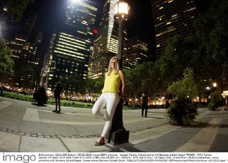 Aktuell Tennis, Fotoshooting mit Barbara Schett-Eagle TENNIS - WTA Tennis Damen US Open 2015 NEW YORK CITY,NEW YORK,USA,08.SEP.15 - TENNIS - WTA World Tour, US Open 2015, Grand Slam, Flushing Meadows, photo shooting with Barbara Schett-Eagle. Image shows Barbara Schett-Eagle. GEPAxpictures xMatthiasxHauer