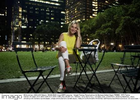 Aktuell Tennis, Fotoshooting mit Barbara Schett-Eagle TENNIS - WTA Tennis Damen US Open 2015 NEW YORK CITY,NEW YORK,USA,08.SEP.15 - TENNIS - WTA World Tour, US Open 2015, Grand Slam, Flushing Meadows, photo shooting with Barbara Schett-Eagle. Image shows Barbara Schett-Eagle. GEPAxpictures xMatthiasxHauer