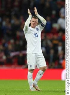 Aktuell Fußball, EM Quali, England - Schweiz Wayne Rooney of England applauds the fans at full time - England vs Switzerland - UEFA EURO EM Europameisterschaft Fussball 2016 Qualifier - Wembley Stadium - London - 08 09 2015 Pic Philip Oldham SportImage EDITORIAL USE ONLY. No use with unauthorised audio, video, data, fixture lists, club league logos or live services. Online in-match use limited to 120 images, no video emulation. No use in betting, games or single club league player publications.
