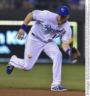 Sept. 8, 2015 - Kansas City, MO, USA - Kansas City Royals second baseman Ben Zobrist (18) snags a grounder before throwing out the Minnesota Twins Danny Santana at first to end the top of the seventh inning on Tuesday, Sept. 8, 2015, at Kauffman Stadium in Kansas City, Mo. The Royals won, 4-2. Minnesota at Kansas City - ZUMAm67_