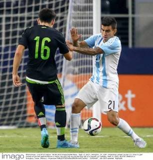 Sept. 8, 2015 - Arlington, TX, USA - Argentina s Angel Correa (21) tries to gain control of the ball against Mexico s Hector Herrera (16) during the first half of a friendly on Tuesday, Sept. 8, 2015, at AT&T Stadium in Arlington, Texas. Mexico v. Argentina - ZUMAm67_