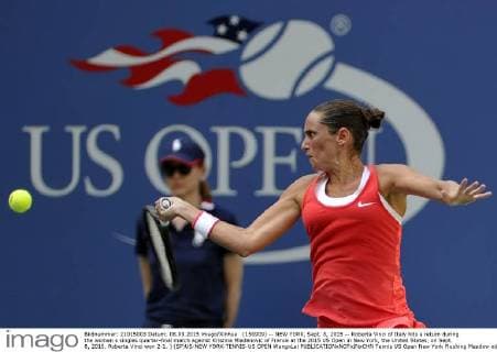(150909) -- NEW YORK, Sept. 8, 2015 -- Roberta Vinci of Italy hits a return during the women s singles quarter-final match against Kristina Mladenovic of France at the 2015 US Open in New York, the United States, on Sept. 8, 2015. Roberta Vinci won 2-1. ) (SP)US-NEW YORK-TENNIS-US OPEN WangxLei 