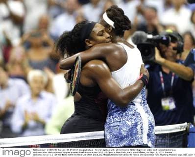 Serena Williams (L) of the United States hugs her sister and compatriot Venus Williams after their women s singles quarter-final match at the 2015 US Open in New York, the United States, on Sept. 8, 2015. Serena Williams won 2-1. ) (SP)US-NEW YORK-TENNIS-US OPEN QinxLang 