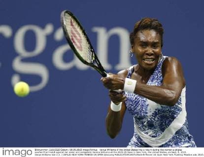 Venus Williams of the United States hits a return during the women s singles quarter-final match against her sister and compatriot Serena Williams at the 2015 US Open in New York, the United States, on Sept. 8, 2015. Venus Williams lost 1-2. ) (SP)US-NEW YORK-TENNIS-US OPEN QinxLang 