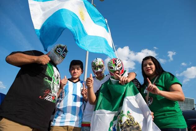 Hinchas de Argentina y Mexico. - Freundschaftsspiel Argentinien vs. Mexiko. Dallas