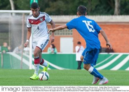 Aktuell Fußball, U17 Nationalteam, Deutschland - Italien Mika Timothy Hanraths (Deutschland, 4) am Ball, Fussball, U 17-Junioren, Vier-Nationen-Turnier, Deutschland - Italien, xobx