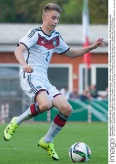 Aktuell Fußball, U17 Nationalteam, Deutschland - Italien Davide-Jerome Itter (Deutschland, 2) Freisteller, Einzelbild, Aktion, Fussball, U 17-Junioren, Vier-Nationen-Turnier, Deutschland - Italien, xobx
