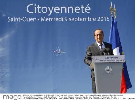 Aktuell Fußball, Euro 2016, Präsident Hollande präsentiert Experten-Komitee Francois Hollande ( President de la Republique ) - Frankreichs Präsident präsentiert das Experten-Komitee - 11 Tricolores - für die Fußball Europameisterschaft 2016 - Stade Bauer (Stade de Paris), Paris, Frankreich - 09 09 2015 GwendolineLeGoff Panoramic 