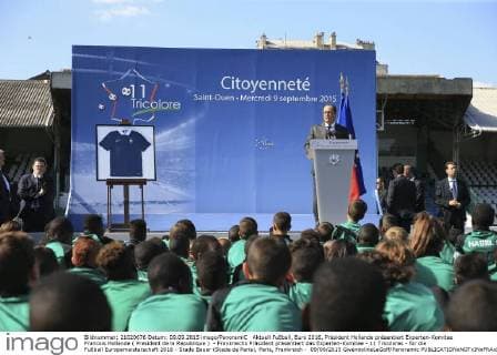 Aktuell Fußball, Euro 2016, Präsident Hollande präsentiert Experten-Komitee Francois Hollande ( President de la Republique ) - Frankreichs Präsident präsentiert das Experten-Komitee - 11 Tricolores - für die Fußball Europameisterschaft 2016 - Stade Bauer (Stade de Paris), Paris, Frankreich - 09 09 2015 GwendolineLeGoff Panoramic 