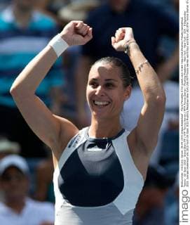 Flavia Pennetta (ITA) jubelt,nach ihrem Sieg,Jubel,Emotion,Freude,Gaensehaut, Tennis - US Open 2015 - Grand Slam ITF ATP Tennis Herren WTA Tennis Damen - Flushing Meadows - New York - New York - USA - 9 September 2015. Juergen Hasenkopf