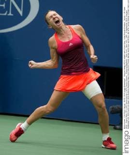 Simona Halep (ROU) jubelt nach ihrem Sieg, Jubel,Freude,Emotion, Tennis - US Open 2015 - Grand Slam ITF ATP Tennis Herren WTA Tennis Damen - Flushing Meadows - New York - New York - USA - 9 September 2015. Juergen Hasenkopf