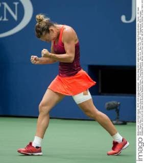 Simona Halep (ROU) jubelt nach ihrem Sieg, Jubel,Freude,Emotion, Tennis - US Open 2015 - Grand Slam ITF ATP Tennis Herren WTA Tennis Damen - Flushing Meadows - New York - New York - USA - 9 September 2015. Juergen Hasenkopf