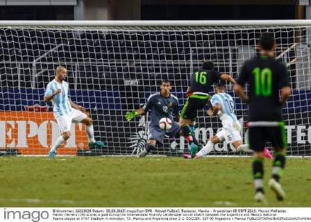 Aktuell Fußball, Testspiel, Mexiko - Argentinien 08 SEPT 2015: Mexico Midfielder Hector Herrera (16) scores a goal during the International Friendly Länderspiel soccer match between the Argentina and Mexico National Teams played at AT&T Stadium in Arlington, TX. Mexico and Argentina draw 2-2. SOCCER: SEP 08 Argentina v Mexico Icon1509081373 EDITORIAL USE ONLY