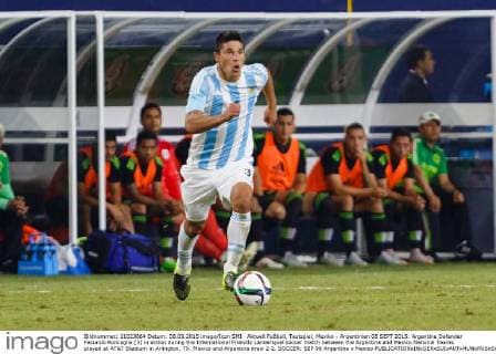 Aktuell Fußball, Testspiel, Mexiko - Argentinien 08 SEPT 2015: Argentina Defender Facundo Roncaglia (3) in action during the International Friendly Länderspiel soccer match between the Argentina and Mexico National Teams played at AT&T Stadium in Arlington, TX. Mexico and Argentina draw 2-2. SOCCER: SEP 08 Argentina v Mexico Icon150908893 EDITORIAL USE ONLY