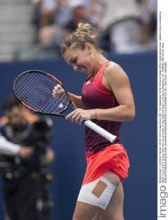 09 September 2015: Simona Halep (ROU) celebrating here, defeats Viktoria Azarenka (BLR) 6-3,4-6,6-4 during their 4th round match of the 2015 US Open in Flushing Meadows, NY. TENNIS: SEP 09 US Open Icon1509091233 EDITORIAL USE ONLY