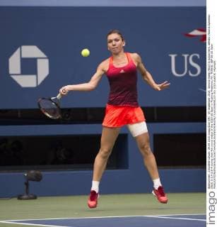 09 September 2015: Simona Halep (ROU) in action here, defeats Viktoria Azarenka (BLR) 6-3,4-6,6-4 during their 4th round match of the 2015 US Open in Flushing Meadows, NY. TENNIS: SEP 09 US Open Icon1509091237 EDITORIAL USE ONLY