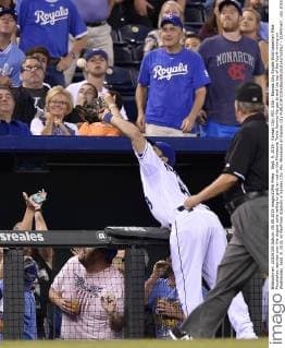 Sept. 9, 2015 - Kansas City, MO, USA - Kansas City Royals third baseman Mike Moustakas reaches over the dugout suite railing to grab an out on the Minnesota Twins Kennys Vargas to end the top of the fourth inning on Wednesday, Sept. 9, 2015, at Kauffman Stadium in Kansas City, Mo. Minnesota at Kansas City - ZUMAm67_