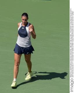 NEW YORK, Sept. 09, 2015 -- Flavia Pennetta of Italy reacts during the women s singles quarter-final match against Petra Kvitova of the Czech Republic at the 2015 US Open in New York, the United States, on Sept. 9, 2015. Flavia Pennetta won 2-1. ) (SP)US-NEW YORK-TENNIS-US OPEN YinxBogu 