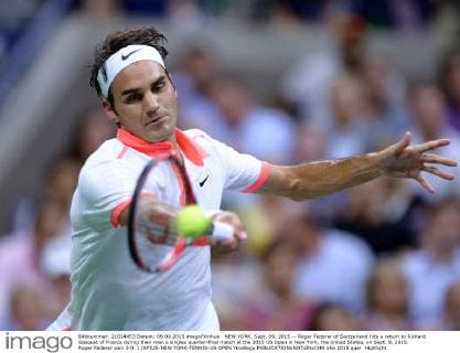 NEW YORK, Sept. 09, 2015 -- Roger Federer of Switzerland hits a return to Richard Gasquet of France during their men s singles quarter-final match at the 2015 US Open in New York, the United States, on Sept. 9, 2015. Roger Federer won 3-0. ) (SP)US-NEW YORK-TENNIS-US OPEN YinxBogu 