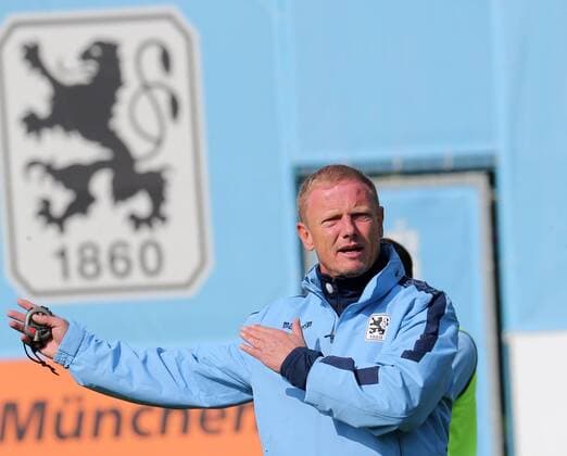 10.09.2015,TSV 1860 Training , Grünwalderstrasse München,Fussball 10.09.2015,TSV 1860 Training,Grünwalder Strasse München, Fussball, Sport, Trainer Torsten Froehling TSV 1860 schimpft