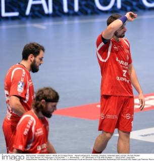 Kassel enttaeuscht, frustriert, Emotion; Johannes Sellin (vorne), Michael Mueller (M); Felix Danner (MT Melsungen) (R) Handball --- 1. Bundesliga --- MT Melsungen vs TVB 1898 Stuttgart --- 09.09.2015 , Copyright: Sippel Eibner-Pressefoto EP_RSL
