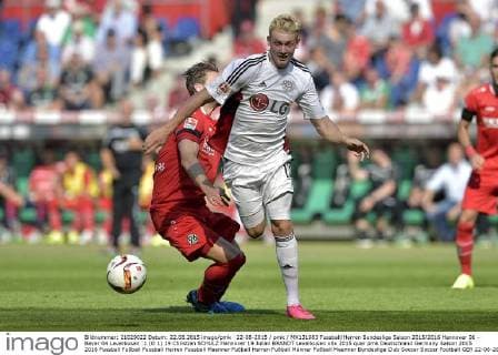 22-08-2015 pmk MX131983 Fussball Herren Bundesliga Saison 2015 2016 Hannover 96 - Bayer 04 Leverkusen :1 (0:1) 19 Christian SCHULZ Hannover 19 Julian BRANDT Leverkusen