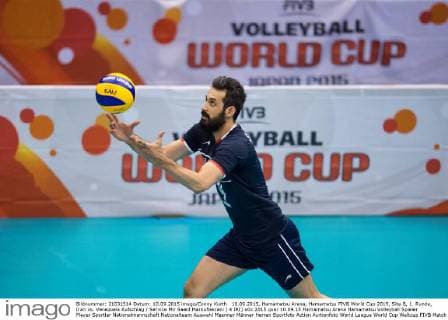 10.09.2015, Hamamatsu Arena, Hamamatsu FIVB World Cup 2015, Site B, 1. Runde, Iran vs. Venezuela Aufschlag Service Mir Saeid Marouflakrani ( 4 IRI)