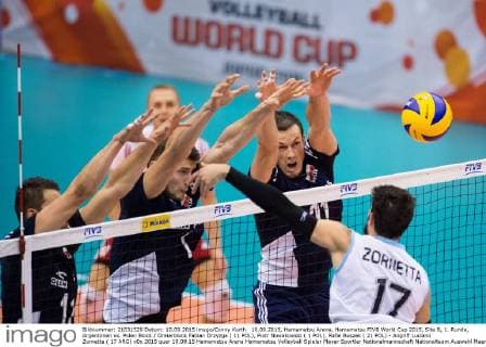 10.09.2015, Hamamatsu Arena, Hamamatsu FIVB World Cup 2015, Site B, 1. Runde, Argentinien vs. Polen Block Dreierblock Fabian Drzyzga ( 11 POL), Piotr Nowakowski ( 1 POL), Rafal Buszek ( 21 POL) - Angriff Luciano Zornetta ( 17 ARG)