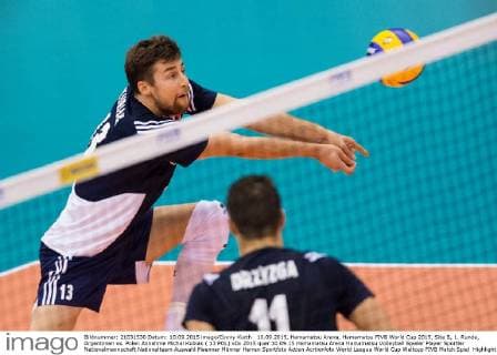 10.09.2015, Hamamatsu Arena, Hamamatsu FIVB World Cup 2015, Site B, 1. Runde, Argentinien vs. Polen Annahme Michal Kubiak ( 13 POL)