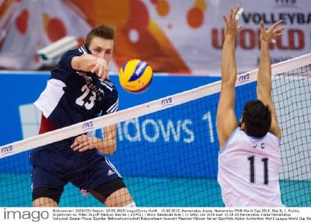 10.09.2015, Hamamatsu Arena, Hamamatsu FIVB World Cup 2015, Site B, 1. Runde, Argentinien vs. Polen Angriff Mateusz Bieniek ( 23 POL) - Block Sebastian Sole ( 11 ARG)