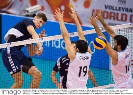10.09.2015, Hamamatsu Arena, Hamamatsu FIVB World Cup 2015, Site B, 1. Runde, Argentinien vs. Polen Angriff Piotr Nowakowski ( 1 POL) - Block Doppelblock Maximiliano Gauna ( 19 ARG), Martin Ramos ( 16 ARG)