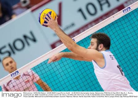 10.09.2015, Hamamatsu Arena, Hamamatsu FIVB World Cup 2015, Site B, 1. Runde, Argentinien vs. Polen Zuspieltrick Finte Luciano de Cecco ( 15 ARG)