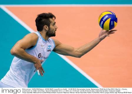 10.09.2015, Hamamatsu Arena, Hamamatsu FIVB World Cup 2015, Site B, 1. Runde, Argentinien vs. Polen Aufschlag Service Sebastian Sole ( 11 ARG)
