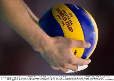 10.09.2015, Hamamatsu Arena, Hamamatsu FIVB World Cup 2015, Site B, 1. Runde, Argentinien vs. Polen Feature Ball Mikasa Hand
