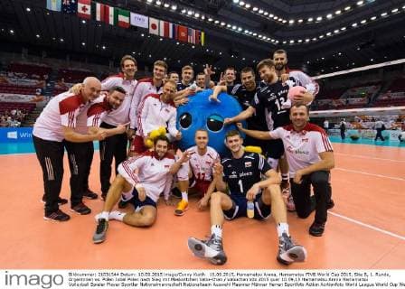 10.09.2015, Hamamatsu Arena, Hamamatsu FIVB World Cup 2015, Site B, 1. Runde, Argentinien vs. Polen Jubel Polen nach Sieg mit Maskottchen Vabo-Chan Vabochan