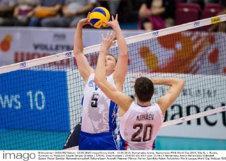 10.09.2015, Hamamatsu Arena, Hamamatsu FIVB World Cup 2015, Site B, 1. Runde, Tunesien vs. Russland Zuspiel Sergey Grankin ( 5 RUS), Ilyas Kurkaev ( 20 RUS)