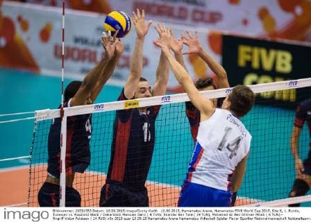 10.09.2015, Hamamatsu Arena, Hamamatsu FIVB World Cup 2015, Site B, 1. Runde, Tunesien vs. Russland Block Dreierblock Marouen Garci ( 4 TUN), Skander Ben Tara ( 19 TUN), Mohamed Ali Ben Othmen Miladi ( 6 TUN) - Angriff Victor Poletaev ( 14 RUS)