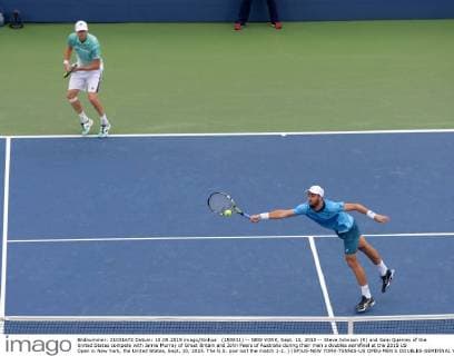 (150911) -- NEW YORK, Sept. 10, 2015 -- Steve Johnson (R) and Sam Querrey of the United States compete with Jamie Murray of Great Britain and John Peers of Australia during their men s doubles semifinal at the 2015 US Open in New York, the United States, Sept. 10, 2015. The U.S. pair lost the match 1-2. ) (SP)US-NEW YORK-TENNIS-US OPEN-MEN S DOUBLES-SEMIFINAL YinxBogu 