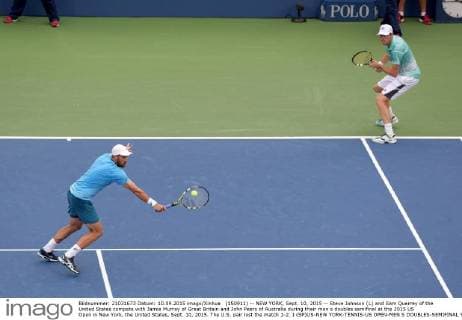 (150911) -- NEW YORK, Sept. 10, 2015 -- Steve Johnson (L) and Sam Querrey of the United States compete with Jamie Murray of Great Britain and John Peers of Australia during their men s doubles semifinal at the 2015 US Open in New York, the United States, Sept. 10, 2015. The U.S. pair lost the match 1-2. ) (SP)US-NEW YORK-TENNIS-US OPEN-MEN S DOUBLES-SEMIFINAL YinxBogu 