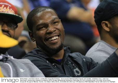 Kevin Durant NBA Basketball Herren USA Spieler, Oklahoma City), unter den Zuschauern Deutschland-Spanien EuroBasket 2015, Europa Meisterschaft Basketball, Basketball EM 2015, Gruppenphase, Vorrunde, group phase, Gruppe B, Gruppe B, Männer, Herren, men Saison 2015, Berlin, 10.9.2015
