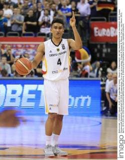 Maodo Lo (Deutschland), mit Ball Deutschland-Spanien EuroBasket 2015, Europa Meisterschaft Basketball, Basketball EM 2015, Gruppenphase, Vorrunde, group phase, Gruppe B, Gruppe B, Männer, Herren, men Saison 2015, Berlin, 10.9.2015