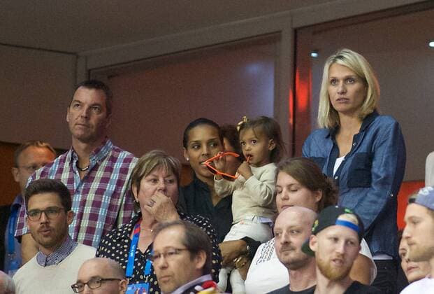 Basketball Berlin 09.09.2015 Eurobasket 2015 Europameisterschaft der Herren Italien (ITA) - Deutschland (GER) Jessica, die Ehefrau von Dirk Nowitzki (Deutschland, No.14) mit der gemeinsamen Tochter in einer VIP Loge