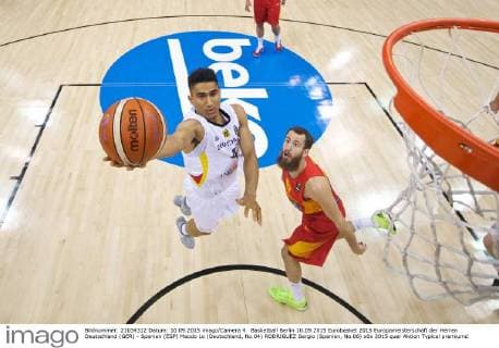 Basketball Berlin 10.09.2015 Eurobasket 2015 Europameisterschaft der Herren Deutschland (GER) - Spanien (ESP) Maodo Lo (Deutschland, No.04) RODRIGUEZ Sergio (Spanien, No.06)